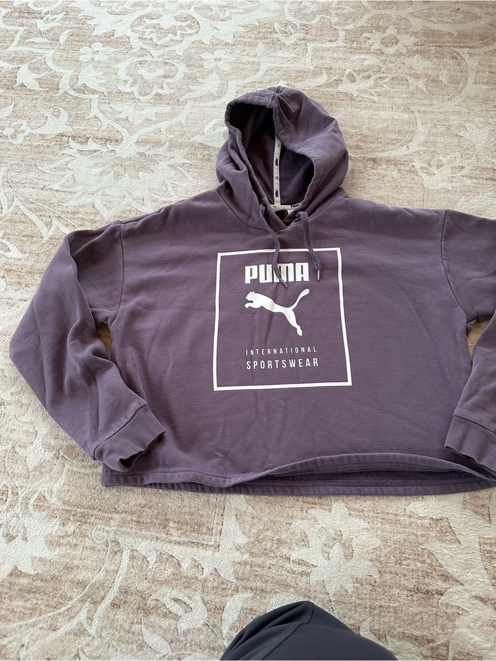 Puma women’s Purple Logo Hoodie Small